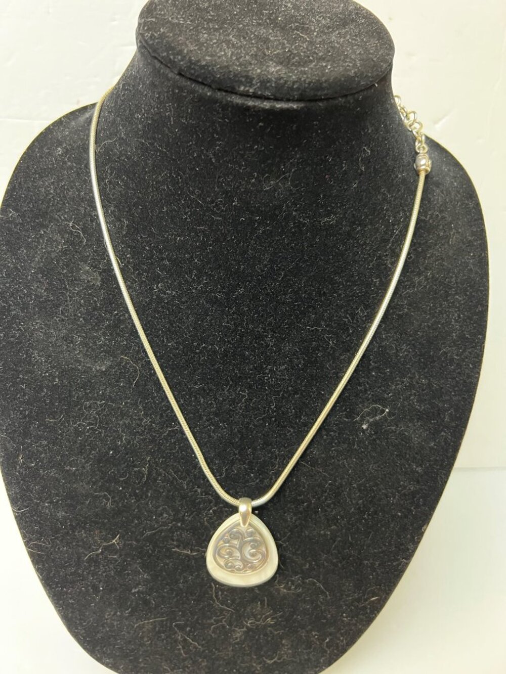 Brighton Contempo Shell Silver River Stone Pendant Necklace J46682 16” - Picture 8 of 10
